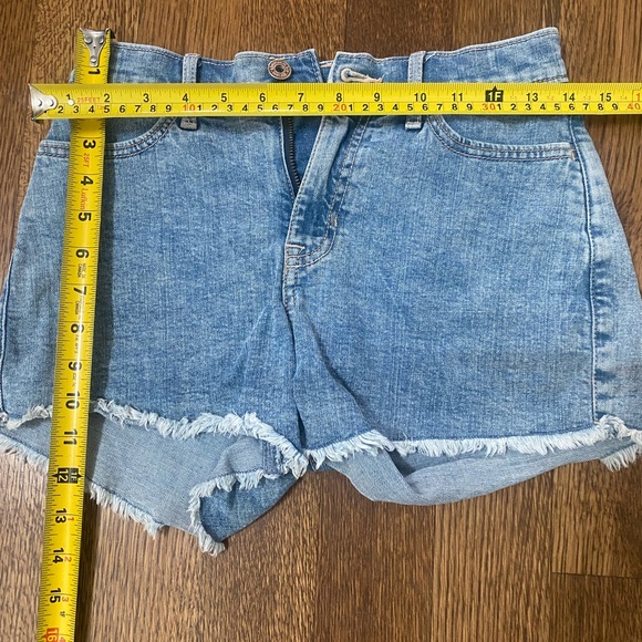 Hollister high rise jean shorts - Picture 2 of 2